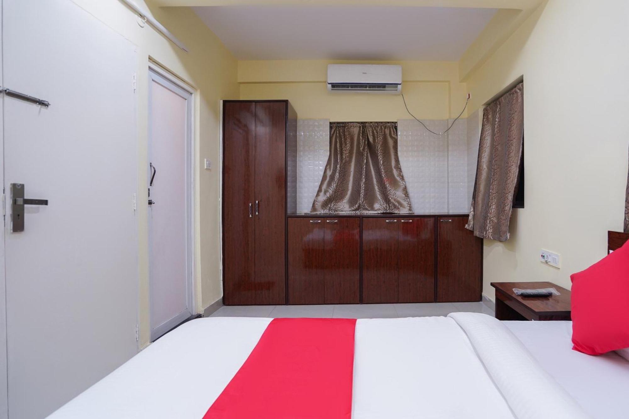 OYO 60891 Hotel Amaze Jādabpur Kültér fotó